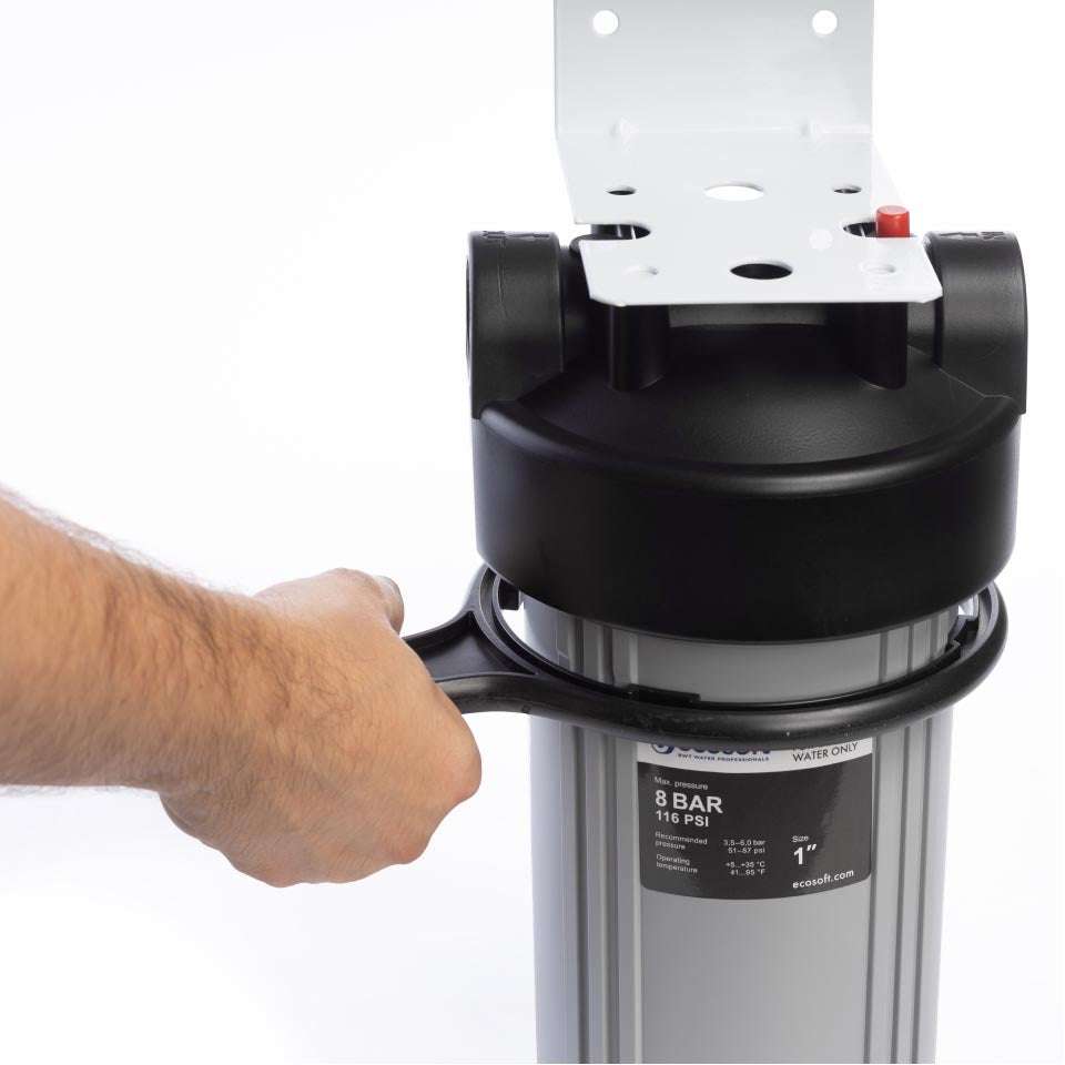 Ecosoft Big Blue 4.5x20 inch water filter housing with activated carbon filter and mounting bracket