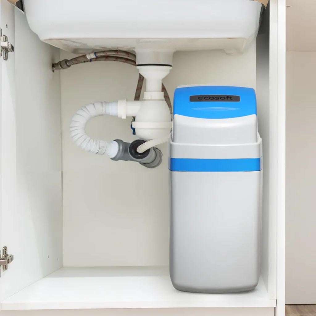 Ecosoft Arctic Blue 150 compact water softener with CE valve and high flow rate design